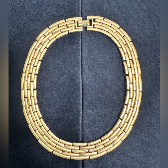 Vtg: Monet Brushed Heavy Gold Toned Wide Collar Necklace - Picture 3 of 9